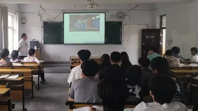 子威班看勞模_副本.png